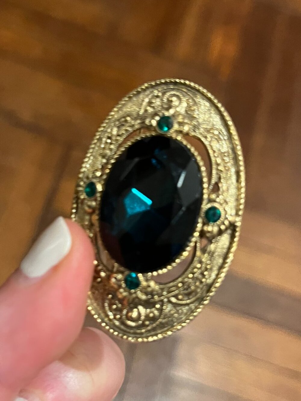 Vintage Green‎ Stone Delicate Brooch Pin